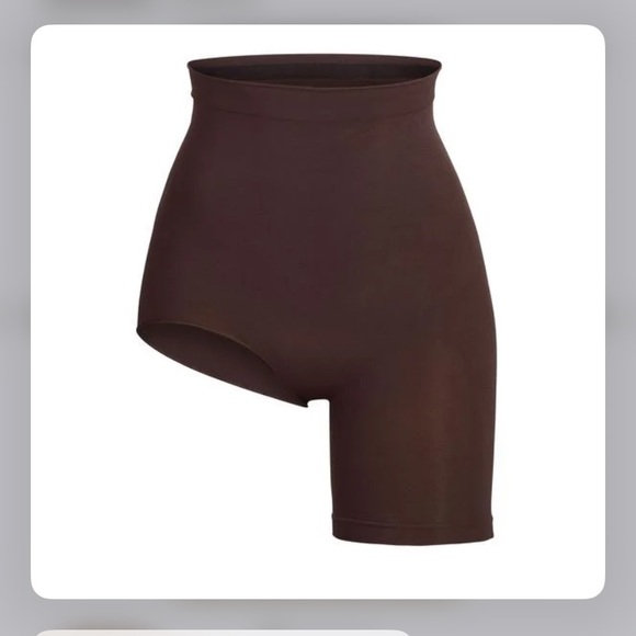 Skims seamless sculpt SOLUTION SHORT RIGHT LEG EXPOSED - Picture 1 of 7